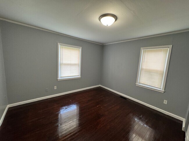 Building Photo - 712 Melvenia St