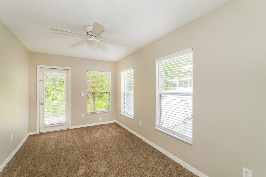 Building Photo - 15724 Cedar Elm Terrace