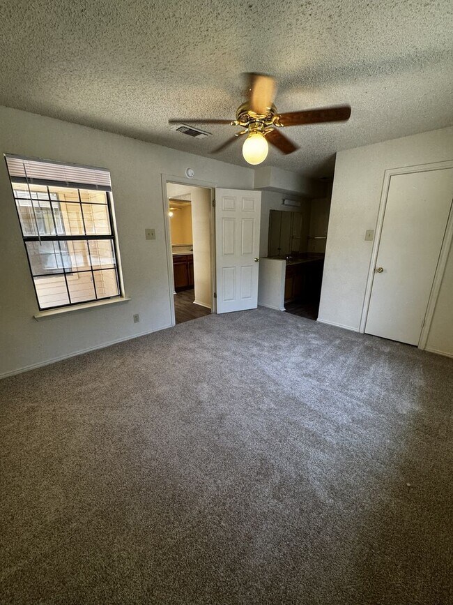 Building Photo - 2614 Bolivar St