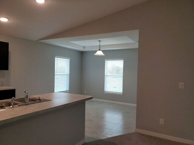 Building Photo - 3921 NE 15th Pl