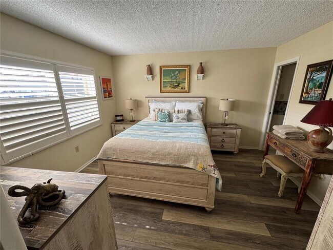 Building Photo - 1400 Tarpon Center Dr