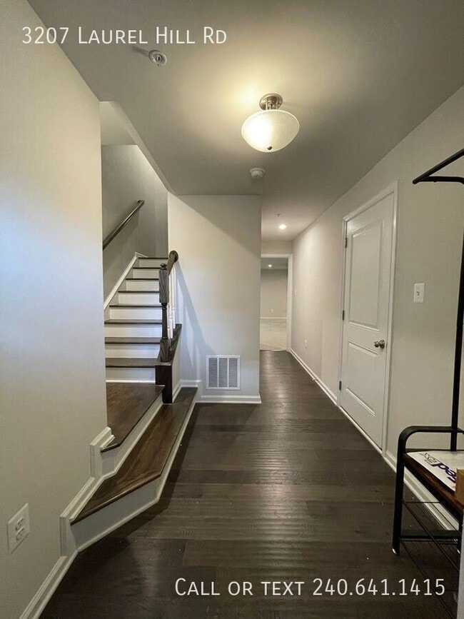 Building Photo - 3207 Laurel Hl Rd