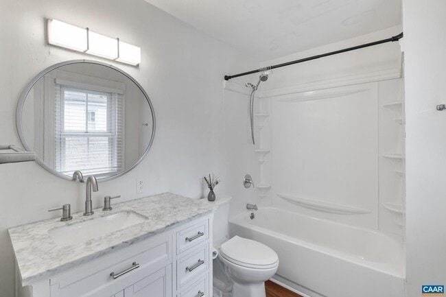 Building Photo - 800 Anderson St