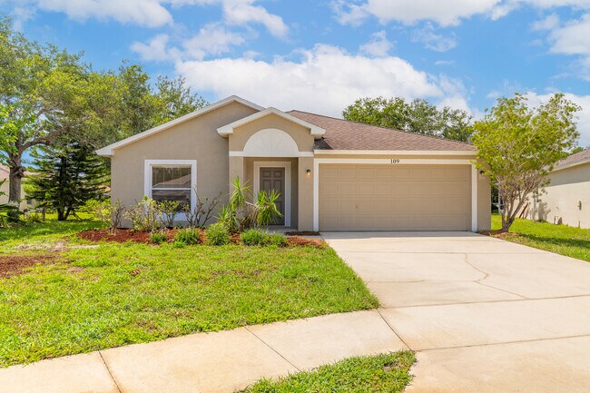 Primary Photo - 109 Blue Daze Cir