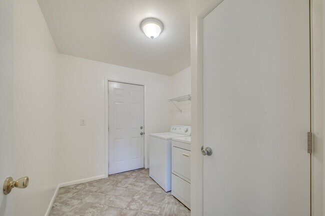 Building Photo - 1509 S Leadville Ave