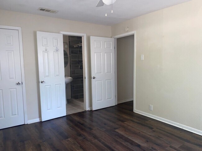 Building Photo - 3 BEDROOM NEAR SCOTT & WHITE