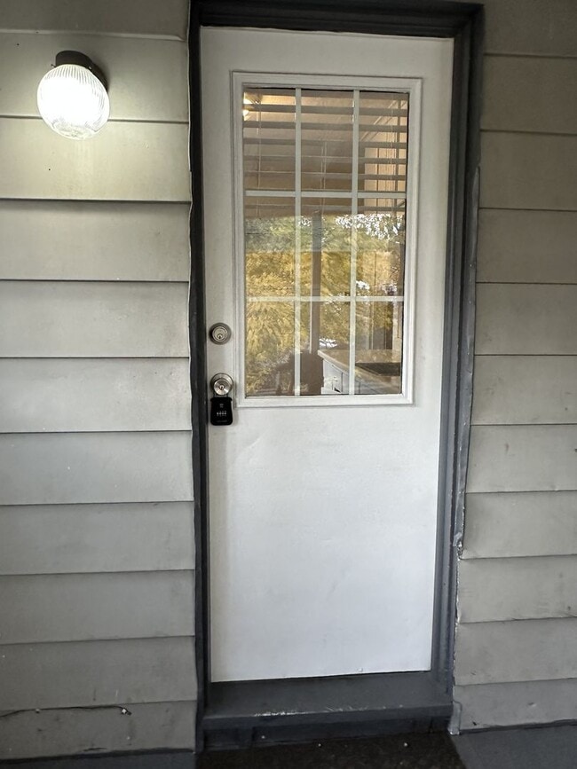 Building Photo - 160-162 Center Street