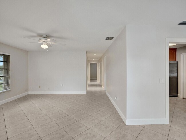 Building Photo - 3747 E Valley Green Dr