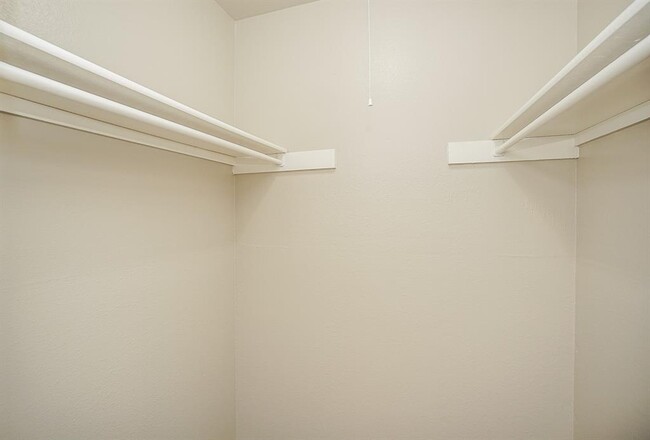 Building Photo - 15607 Cabot Creek Cir