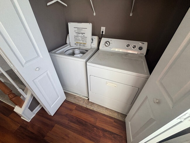 Building Photo - Room in Townhome on Linden Park Ln