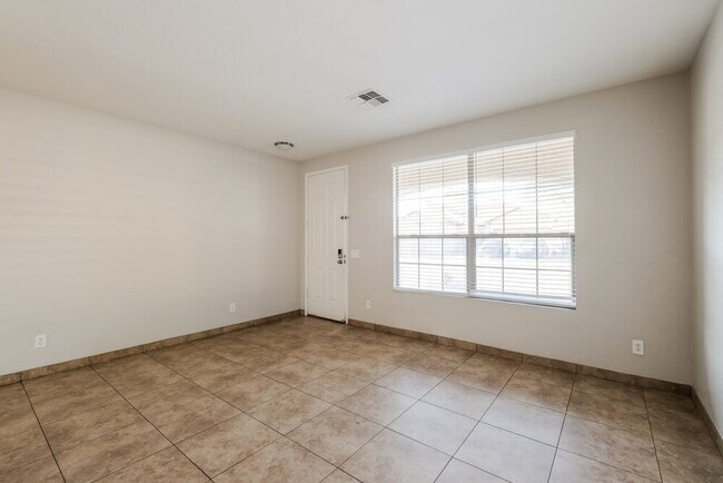 Building Photo - 3014 W Donner Dr