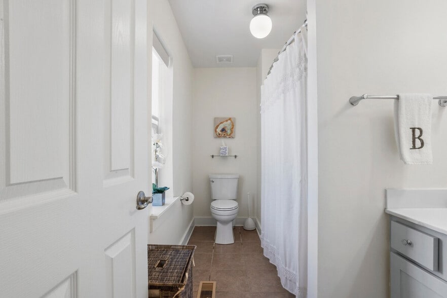 Building Photo - 2207 Government St