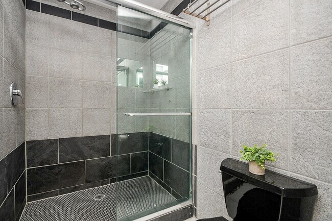 Building Photo - 1116 Bering Dr