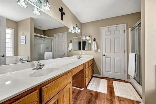 Building Photo - Beautiful Lake Front Home on Loch Lomond!