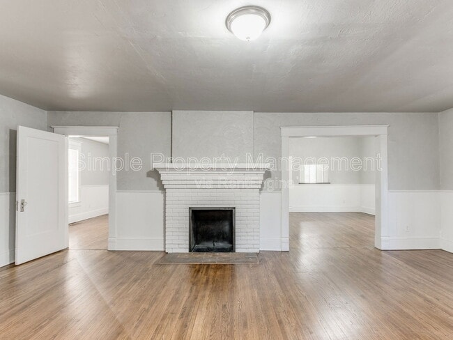 Building Photo - 730 N Louisa Ave