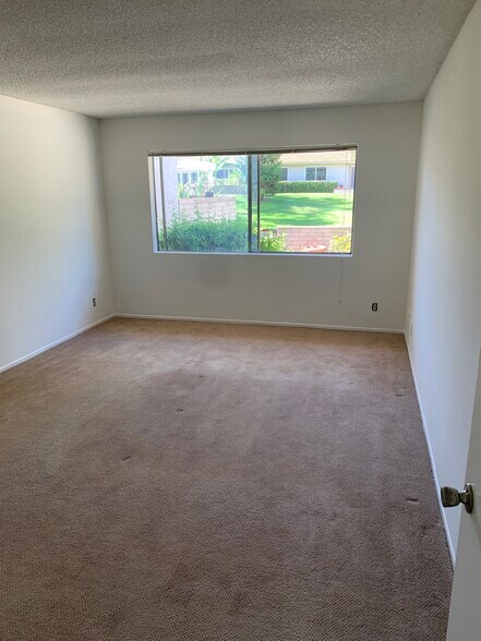 Building Photo - 5146 Maple