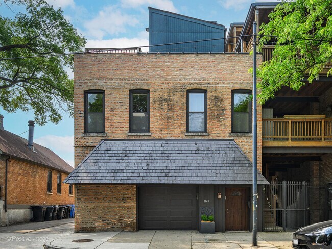 Primary Photo - 1349 W Webster Ave