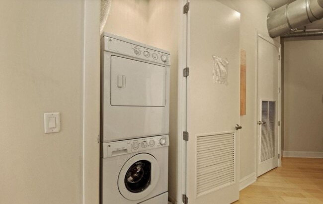Building Photo - Incredible Luxury 2BR/2BA Condo Includes G...