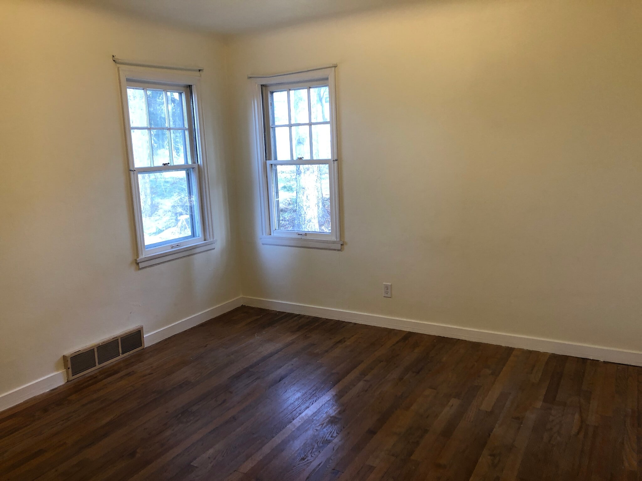 Building Photo - 1200 NE McGee St