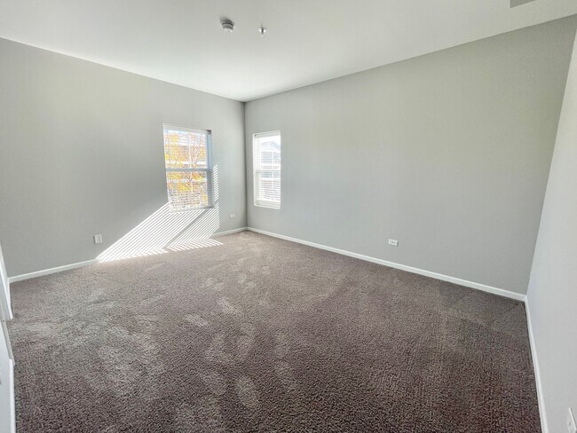 Building Photo - 809 E Main St