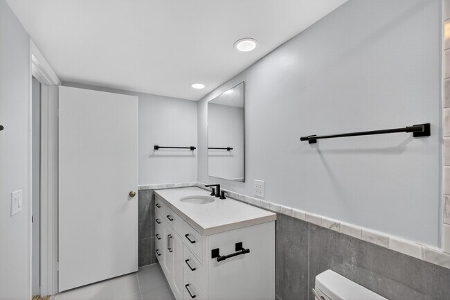 Building Photo - 1622 16th Way