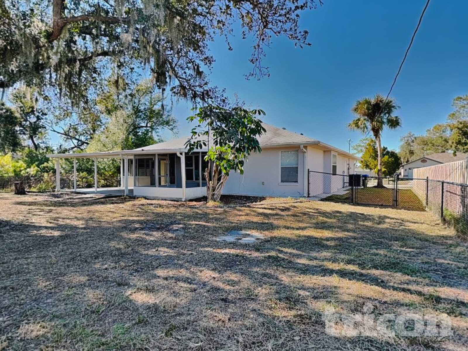 Building Photo - 3798 Fontainebleau St