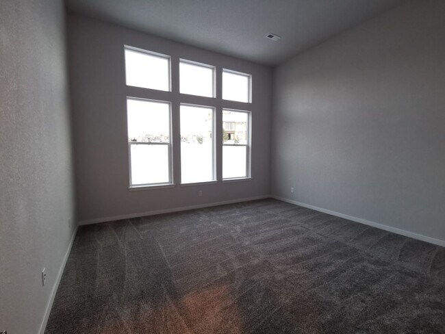 Building Photo - 2261 Buttercup Ln