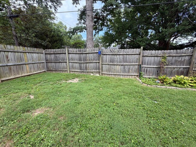Building Photo - 421 Cannonbury Dr