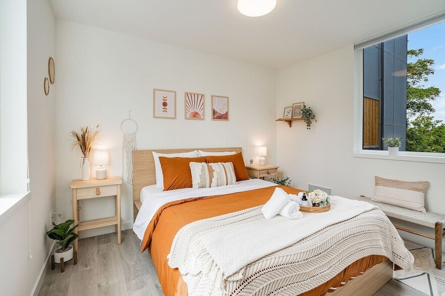 Building Photo - 1835 14th Ave