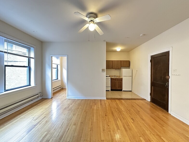 Building Photo - 1040 W George St