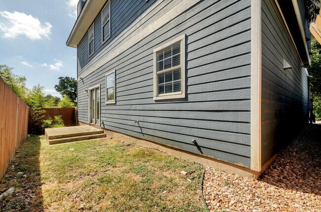 Building Photo - 610 Maiden Ln