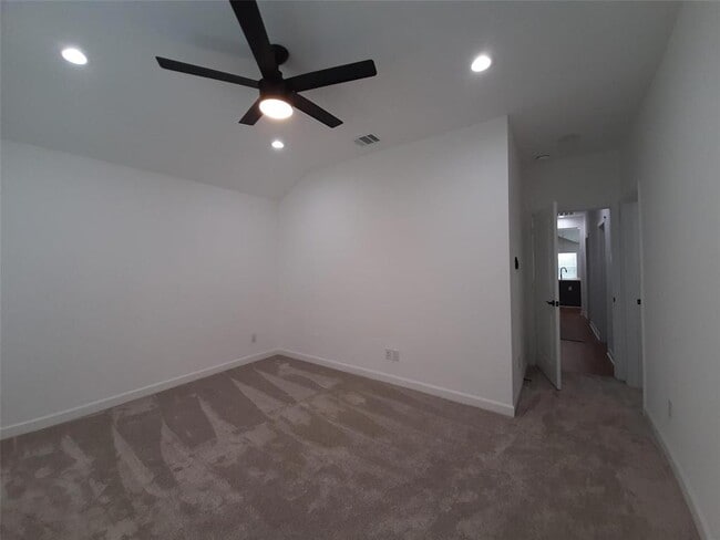 Building Photo - 4530 Mayflower St