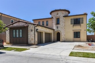 Building Photo - 222 Clear Falls