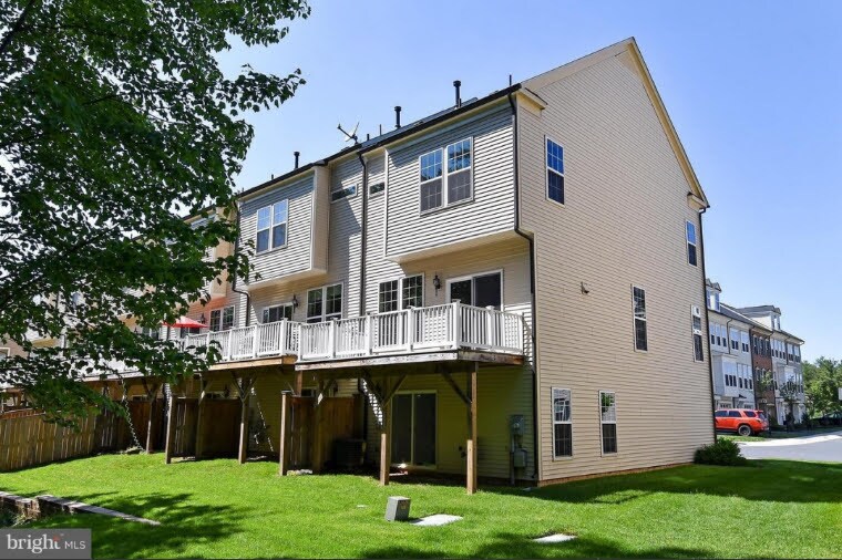 Building Photo - 22414 Glenbow Way