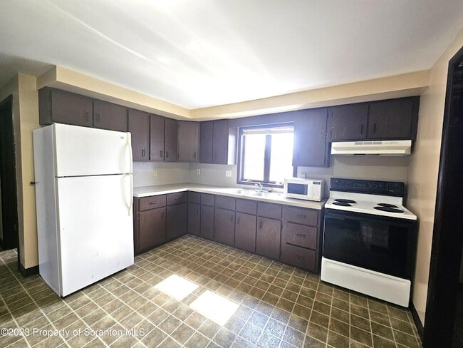 Building Photo - 526 Hughes Ct