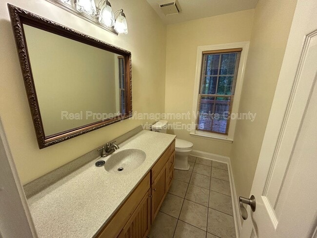 Building Photo - 106 Oak Spring Ct