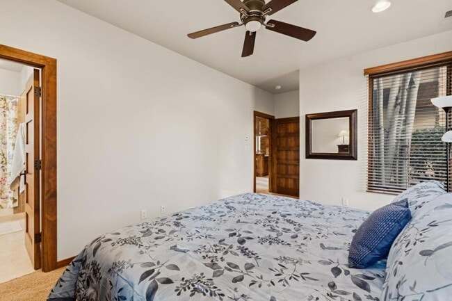 Building Photo - 13415 Pino Ridge Pl NE