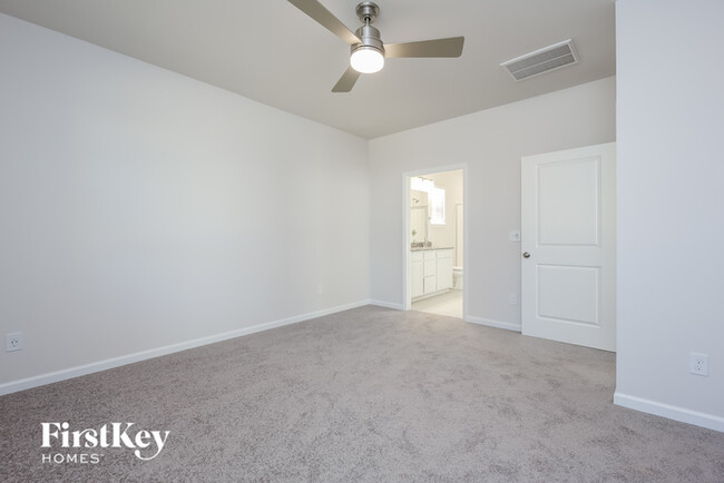 Building Photo - 534 Hillpark Ln