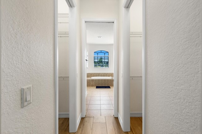 Building Photo - 3219 SW 7th Ln