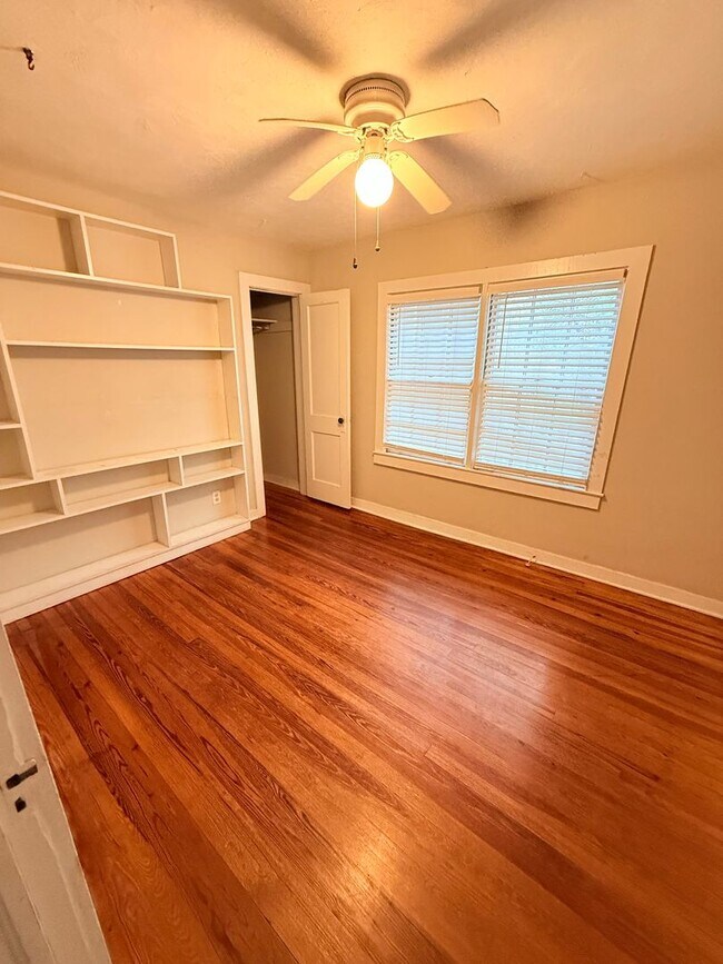 Building Photo - 3 Bed 1 Bath House Downtown, AVAILABLE NOW!