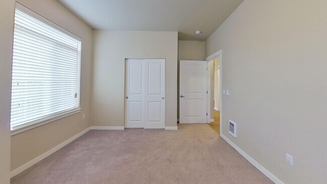 Building Photo - 3-bedroom 2 bath apartment in West Olympia - December Rent FREE!!