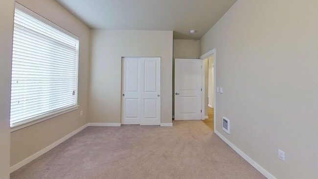 Building Photo - 3-bedroom 2 bath apartment in West Olympia - Rent Just Reduced and Get December Rent FREE!!