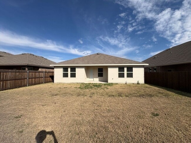 Building Photo - 1221 Acacia Dr