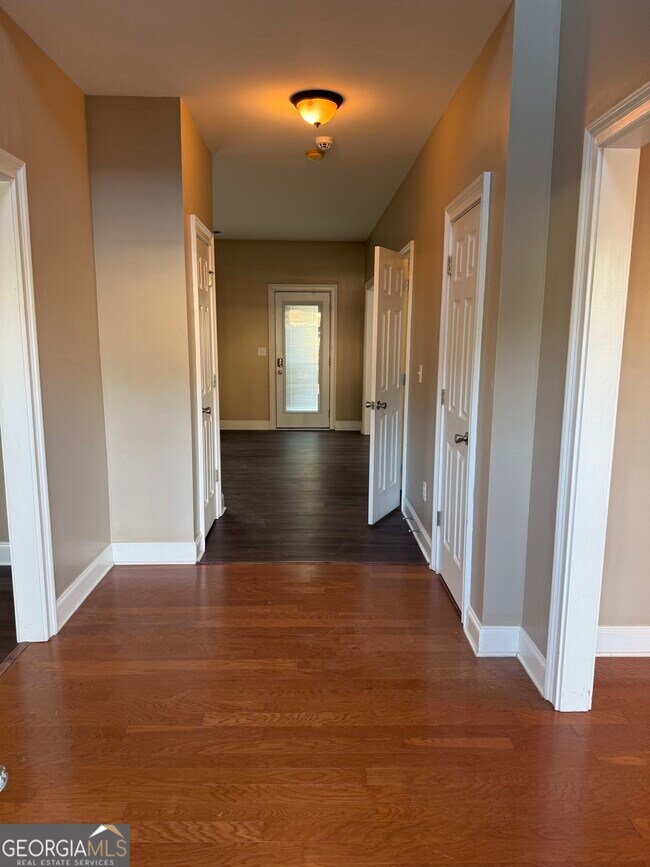 Building Photo - 2104 Ginger Estates Dr NE