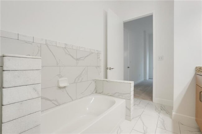 Building Photo - 711 Cosmopolitan Dr NE