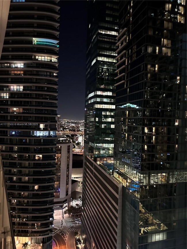 Building Photo - 300 Biscayne Blvd Way