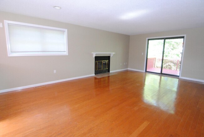 Building Photo - 11 Ventura Cir
