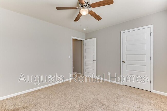 Building Photo - 5060 Vine Ln