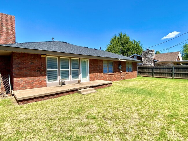 Building Photo - Cute 3 Bed, 1 Bath in The Village of OKC