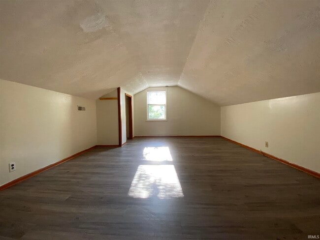 Building Photo - 2415 E 4th St